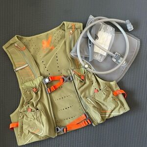 Nathan Olive Green Rob Krar Hydration Pack with Orange Accents - 1.6L